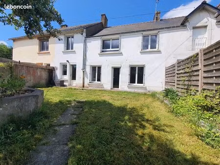 maison en pierre atypique – 135 m² – grand terrain clôturé