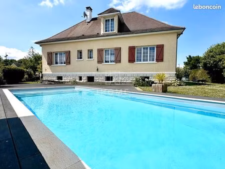 maison 8 pièces 189 m²