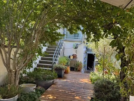 immeuble avec appartement et local commercial