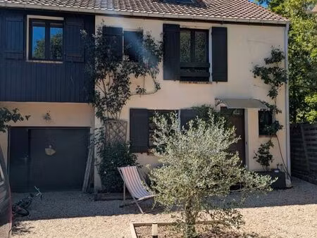 ? châteaufort – maison 4 chambres rénovée avec goût – 118 m² + combles aménageables + gara