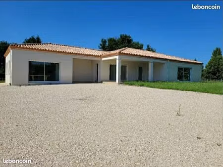 villa 200 m2 - 7 pièces - 2500 m2 de terrain