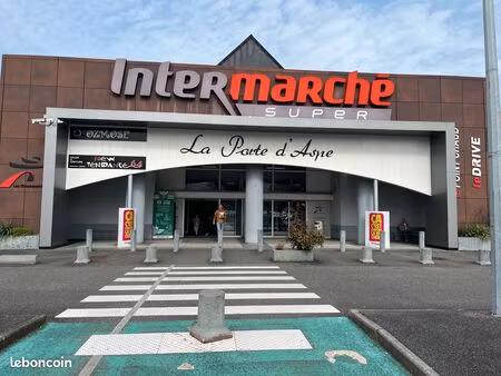 local commercial ultra visible face aux caisses intermarche