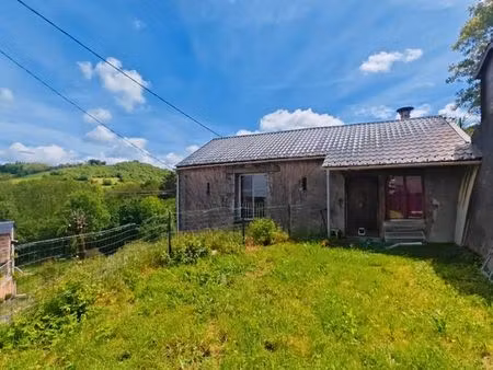 maisonnette de campagne avec verger