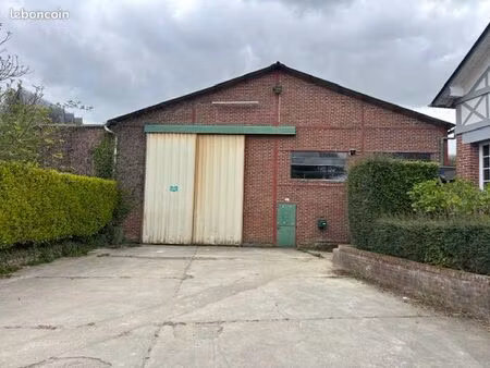 a louer hangard 800 m2 centre ville luneray