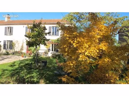 ferme restaurée avec grand terrain  au calme