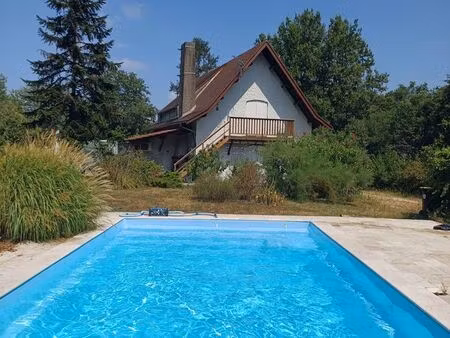 maison périgourdine dans un écrin de verdure