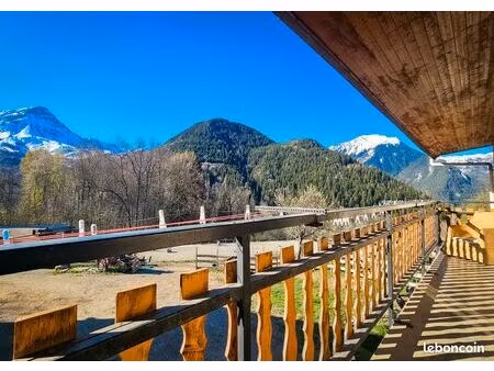 maison de 265 m² au calme en montagne