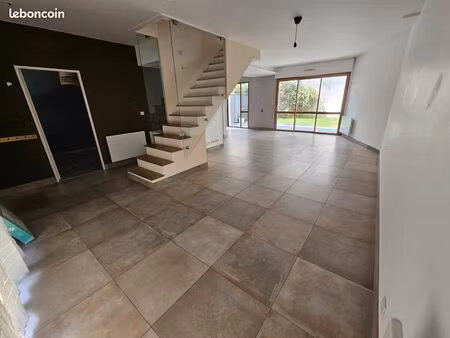 rare à canclau  maison familiale avec double garage