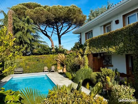 maison de 215 m² sur terrain de 505 m² avec piscine