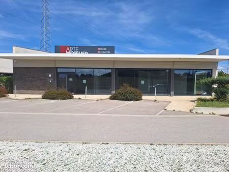 local 240m² + 25 m² véranda + 45m² garage la fauceille