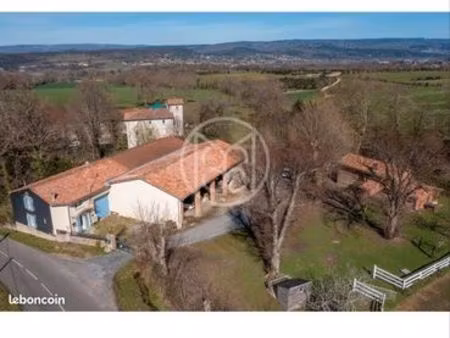 a terme libre d'occupation d'une grande ferme dans le tarn
