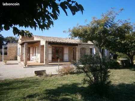 mazan villa en pierres apparentes 84380