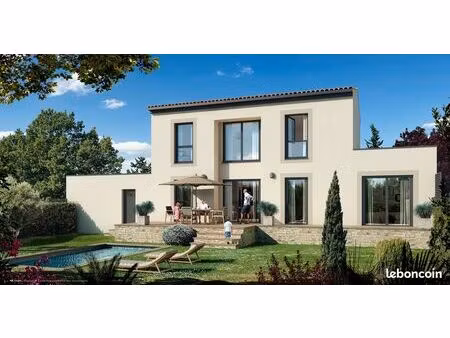 villa plain pied contemporaine 135 m² sur 500m² de terrain avec piscine et garage vendue h