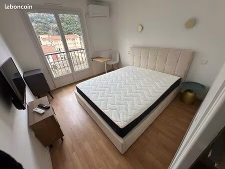 location studio meublé