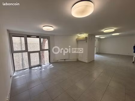 bureau 182 m²