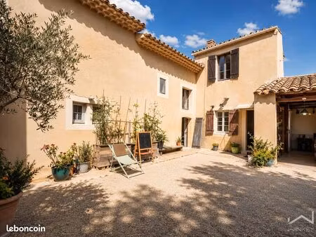 maison 7 pièces 226 m²