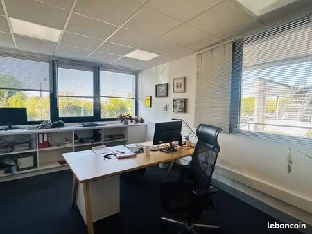 bureaux 378 m²