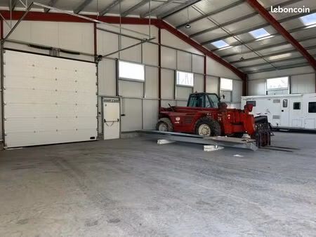 local d'activité 695 m²