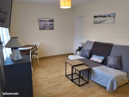 location t2 plein centre - marché la baule