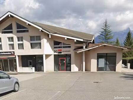 local bureaux 190 m²