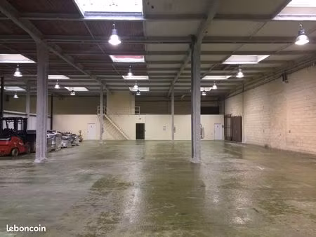 local 1100 m² lanester