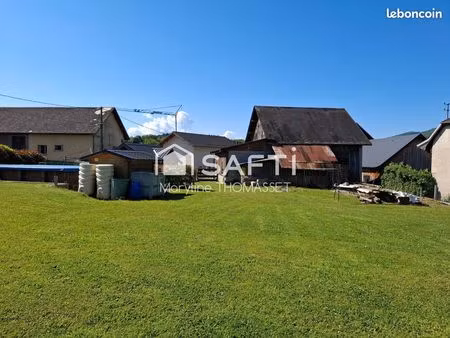 immeuble 200 m² moye
