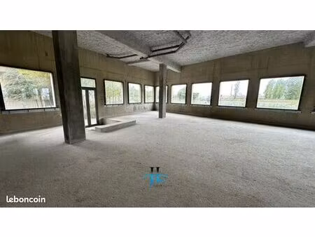 local commercial 136 m²