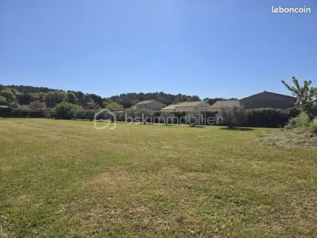 terrain 1 700 m² lauris
