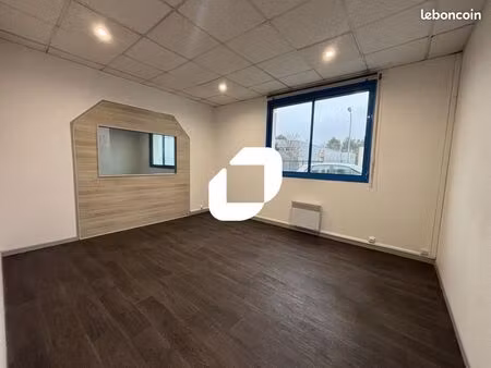 bureau 60 m²