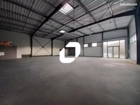 local d'activité 425 m²