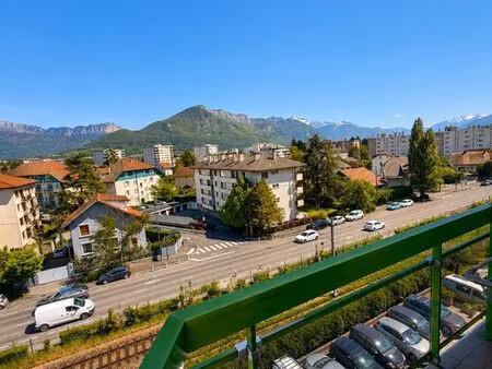 annecy centre – t4 70m² lumineux  traversant  5ème étage  2 balcons  garage