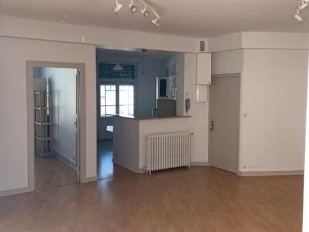 à louer – appartement t3 avec terrasse et cave