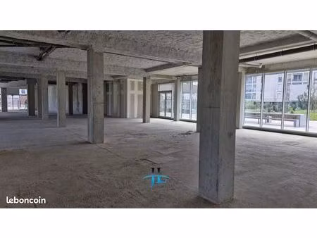local commercial 855 m²