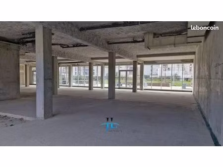 local commercial 855 m²