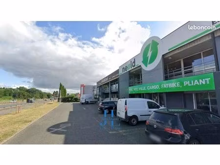 local commercial 900 m²