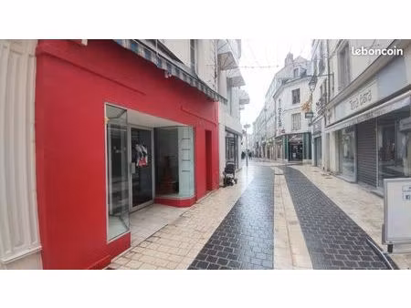 local commercial rue commerçante – vitrine + réserve