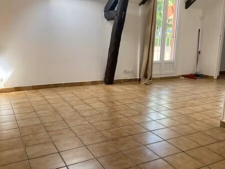 grand studio lumineux avec cachet - centre de triel-sur-seine