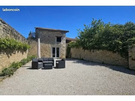 maison de caractère en pierre de 180m2 avec terrasse et jardin dans le bourg de neuville