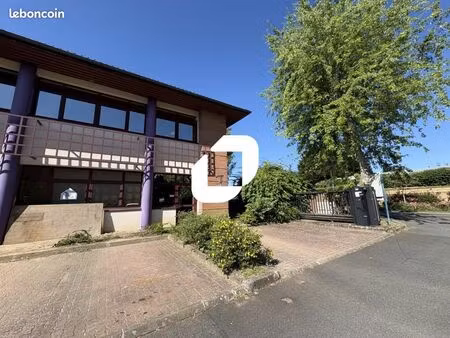 bureau 150 m²