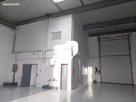 local d'activité 882 m²