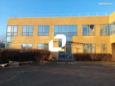 local d'activité 821 m²