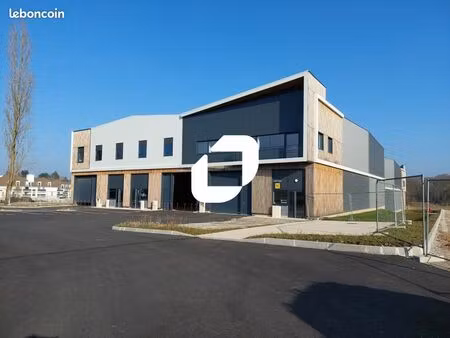 local d'activité 496 m²