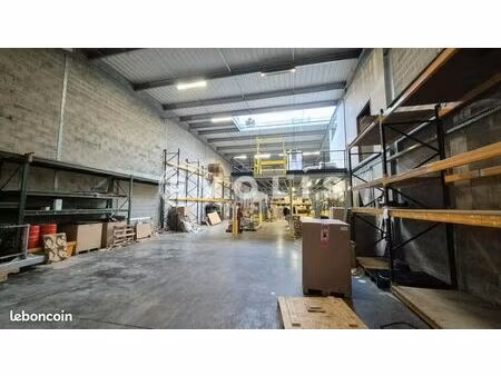 local bureaux 1 961 m²