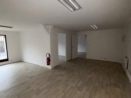 à louer local 75 m2