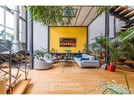 ancien hangar transformé en loft avec piscine et garage
