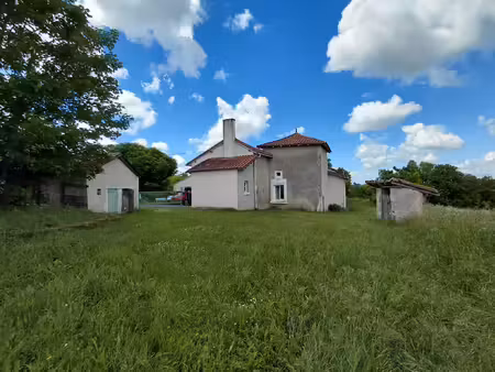 a vendre! fermette avec 3 hectares à tocane st apre