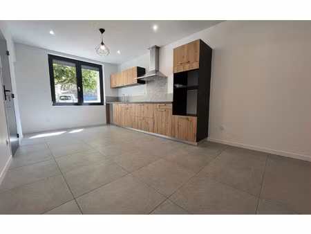 location appartement  67 m² t-3 à mas-saintes-puelles  665 €