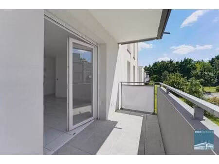 appartement trois pièces avec balcon et parking