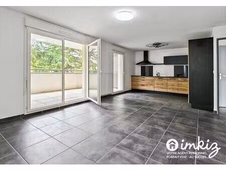 appartement 3 pièces traversant avec balcon 10 m²