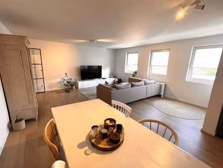 appartement lumineux d'une chambre à schilde.